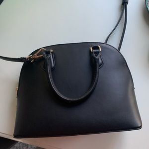Cute and classy black purse!!